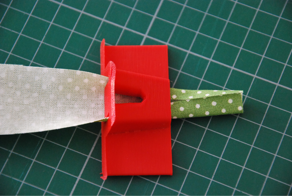 Zakladač na šikmý proužek (2)